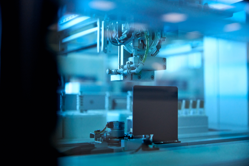 Samples processing in lab. Ledge Finance can help with medical equipment financing solutions.