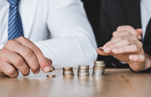 Using coins to calculate the difference between debt financing vs. equity financing.